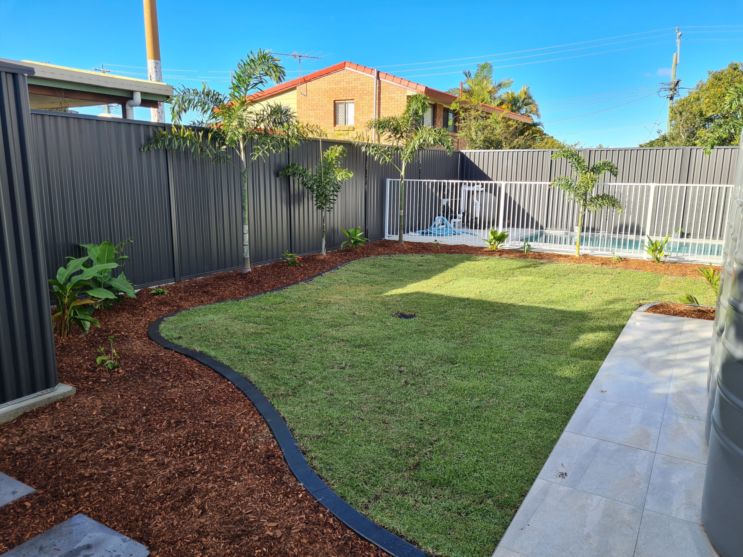 Concrete garden edge charcoal